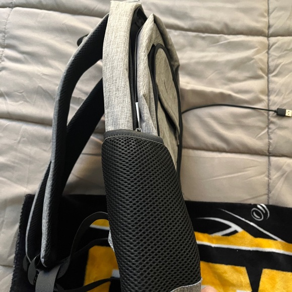 Mancro Laptop/bookbag - Picture 4 of 17